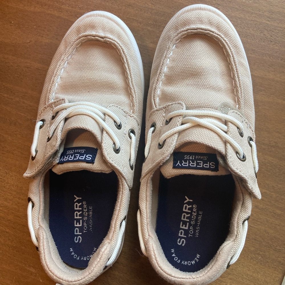 Little kids sperrys size 12